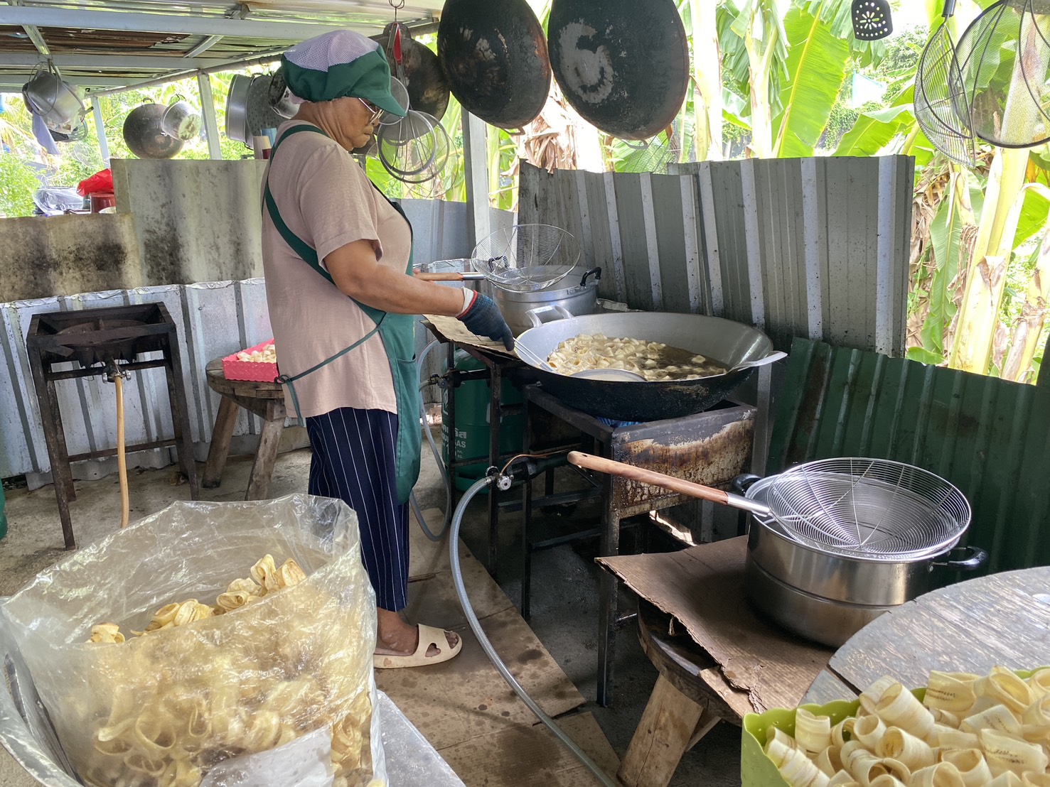title - ปฏิรูปที่ดินจังหวัดเพชรบุรี พร้อมด้วย เจ้าหน้าที่ ส.ป.ก.เพชรบุรี ต้อนรับคณะติดตามการดำเนินงานโครงการพัฒนาธุรกิจชุมชน กิจกรรมพัฒนาธุรกิจชุมชนในเขตปฏิรูปที่ดิน
